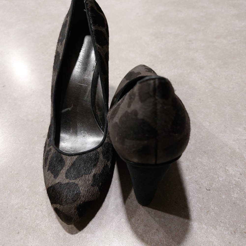 NINE WEST Women's Leopard Calf Hair Print Wedge - Grey & Black - Size 8M - Picture 10 of 11